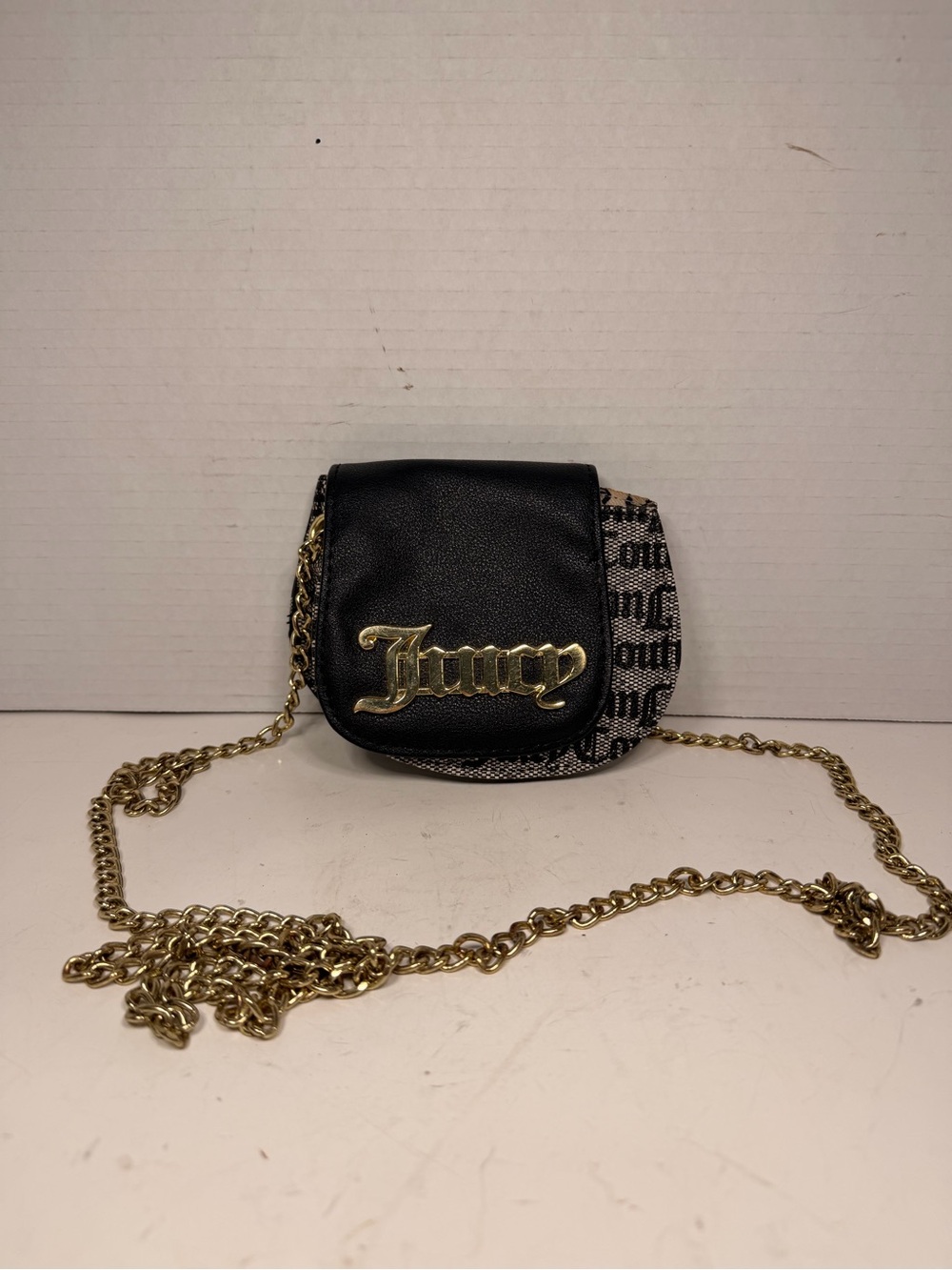 Juicy Couture Mini
Crossbody Bag Black Beige
Gold Hardware